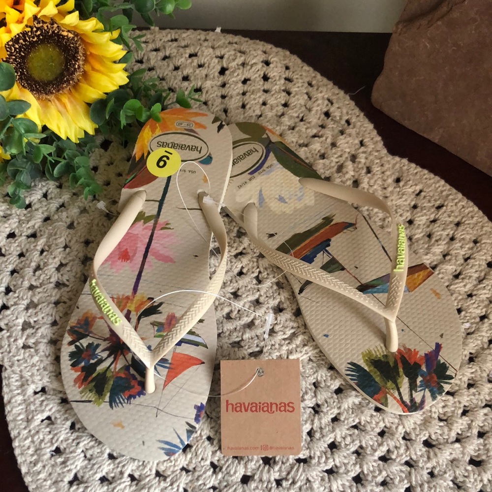 Havaianas Women's Beige Floral Flip Flops